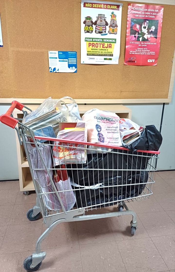 SEEF arrecada mais livros para campanha &quot;Mais livros, menos armas&quot;
