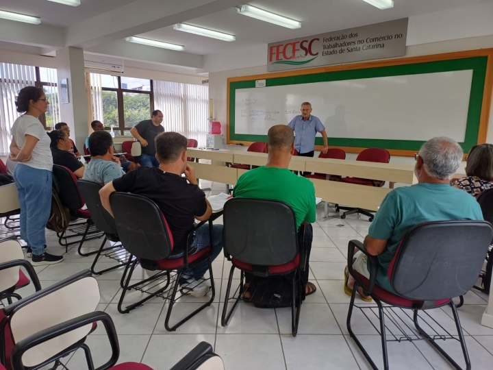 Direção do SEEF participa de formação