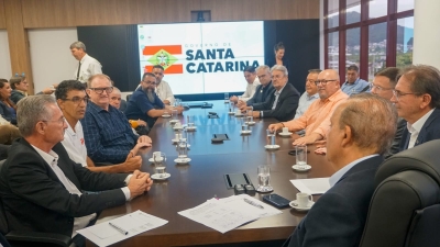 Acordo de reajuste do Piso Salarial é entregue para Governador de SC