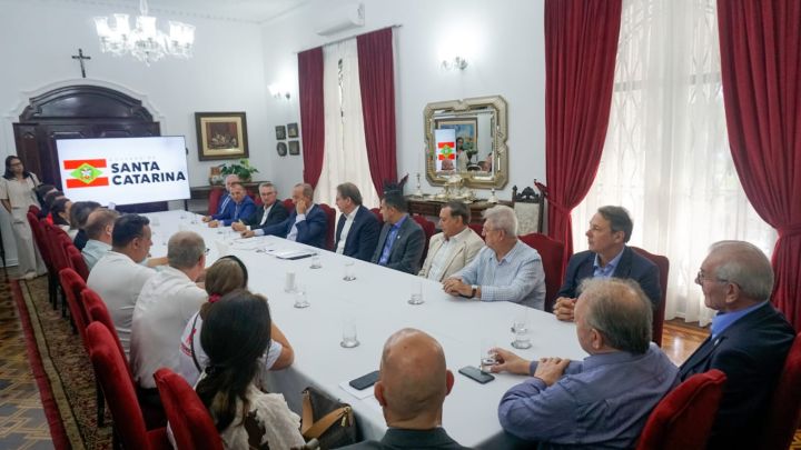 Acordo de reajuste do Piso Salarial de SC é entregue ao Governador