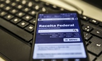 Governo deve taxar quem ganha acima R$ 1 milhão para isentar quem ganha até R$ 5 mil