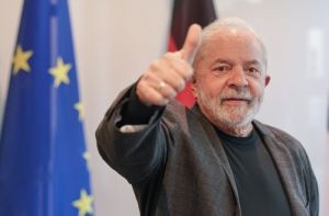 Lula confirma aumento do salário mínimo para R$ 1.320 e isenção do IR até R$ 2.640